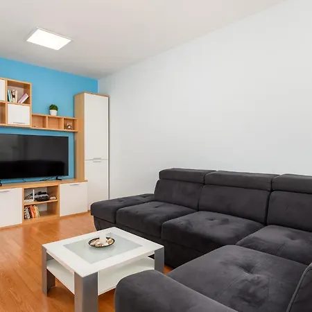 Near The Town Center Aja Apartment Umag